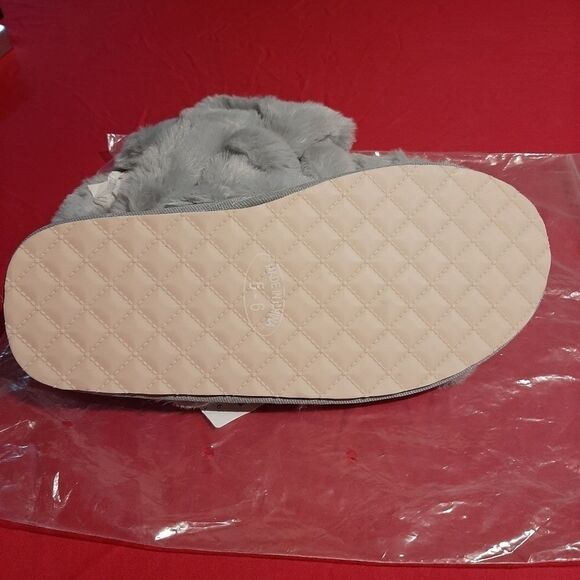 New Women's Size 5-6 Super Soft Fur Slippers - Picture 6 of 6